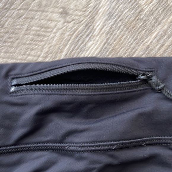 VEUC Lululemon black shorts size 6 - Picture 3 of 6